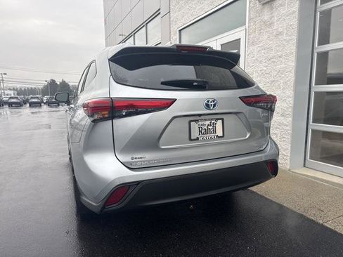 Certified 2023 Toyota Highlander XLE image 5