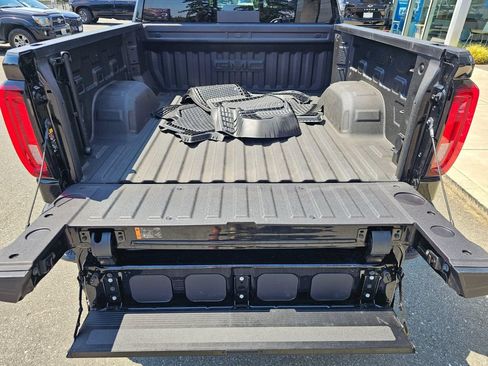 Used 2025 GMC Sierra 1500 AT4 w/ AT4 Preferred Package AWD/4WD image 13