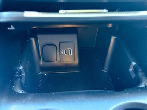 Used 2025 Ford Explorer Active AWD/4WD image 35