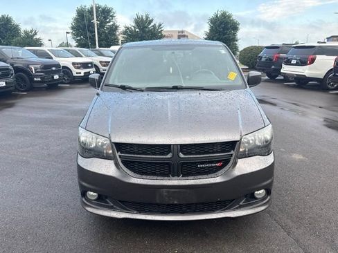 Used 2018 Dodge Grand Caravan SE FWD image 2