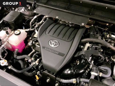 Used 2024 Toyota Highlander XLE image 32