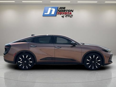 Used 2025 Toyota Crown Platinum AWD/4WD image 4