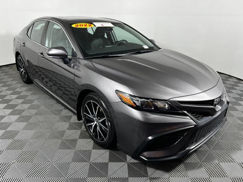 Certified 2022 Toyota Camry SE w/ Convenience Package FWD image 3