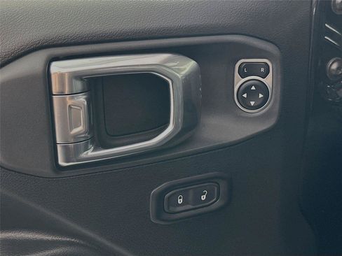 Used 2026 Jeep Wrangler Unlimited Rubicon AWD/4WD image 19