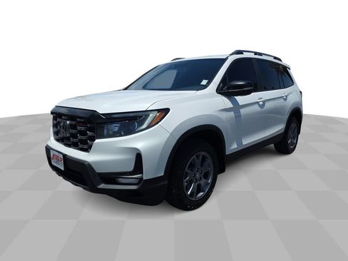 Used 2025 Honda Passport TrailSport image 4