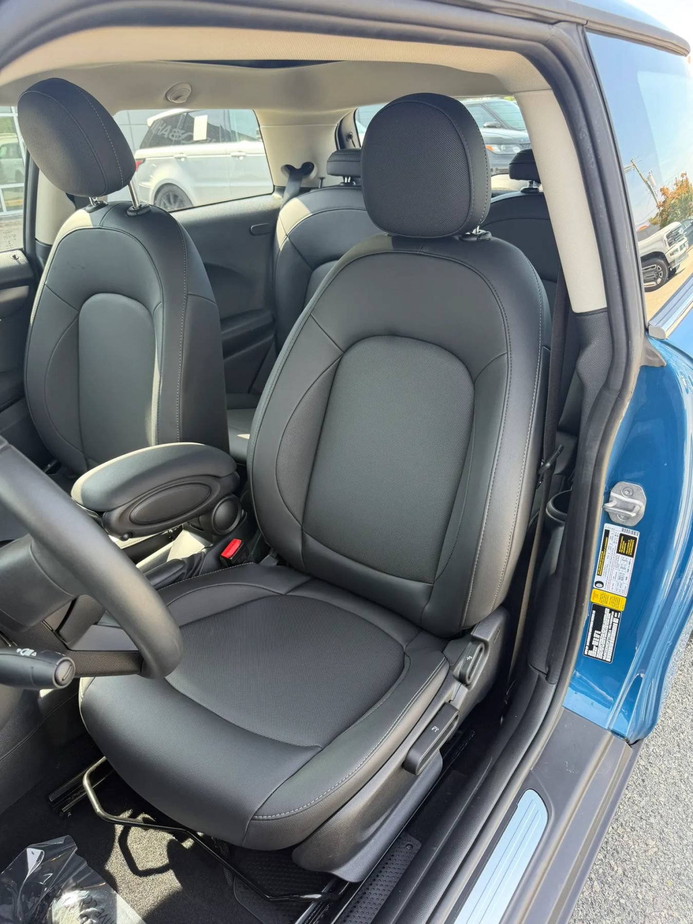 Used 2023 MINI Cooper 2-Door Hardtop FWD image 6