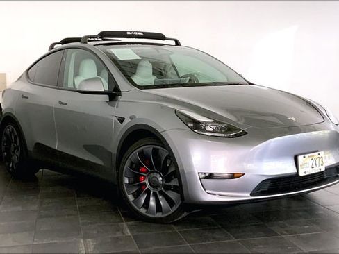 Used 2025 Tesla Model Y Performance AWD/4WD image 2