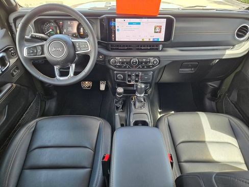 Used 2024 Jeep Wrangler Unlimited Sahara w/ Technology Group AWD/4WD image 12