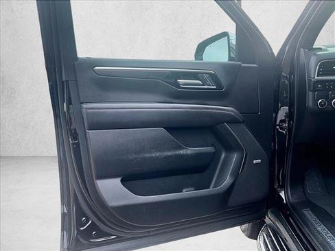 Used 2025 Chevrolet Suburban Premier RWD image 18