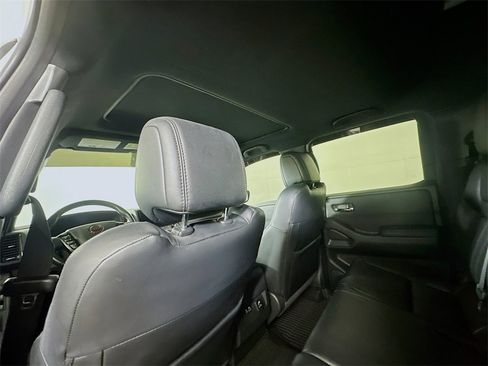 Used 2022 Nissan Frontier PRO-4X w/ Pro-4X Premium Package image 13