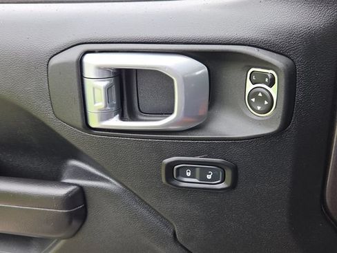 Used 2020 Jeep Wrangler Unlimited Sport AWD/4WD image 28
