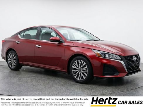Used 2025 Nissan Altima 2.5 SV FWD image 1