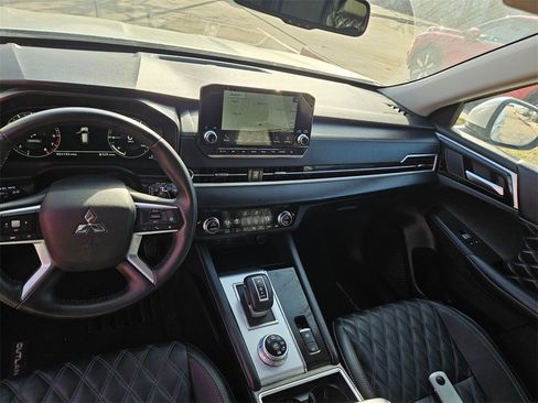 Used 2024 Mitsubishi Outlander SEL image 16