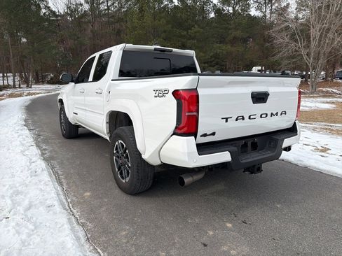 Used 2024 Toyota Tacoma TRD Sport image 7