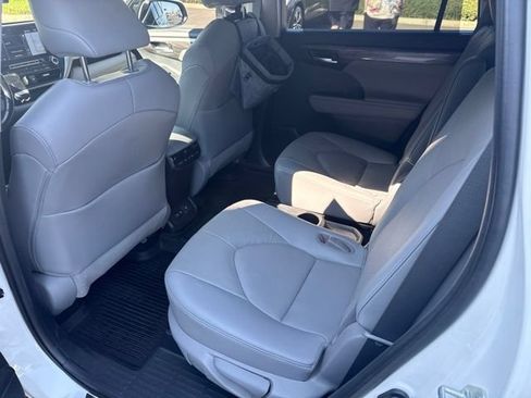 Used 2020 Toyota Highlander Platinum AWD/4WD image 10