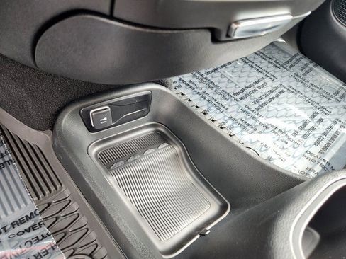 New 2025 Chrysler Pacifica Select image 21