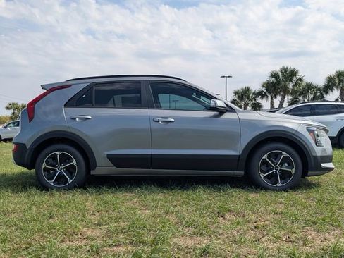 New 2026 Kia Niro EX image 3