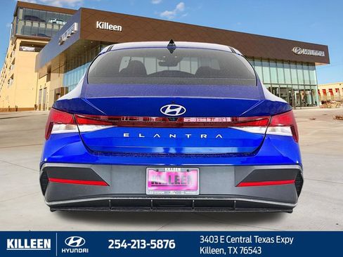 Used 2025 Hyundai Elantra SE FWD image 7