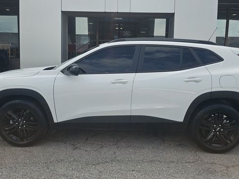 Used 2024 Chevrolet Trax ACTIV w/ Sunroof Package FWD image 2