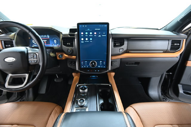 Used 2024 Ford Expedition Max Platinum AWD/4WD image 2