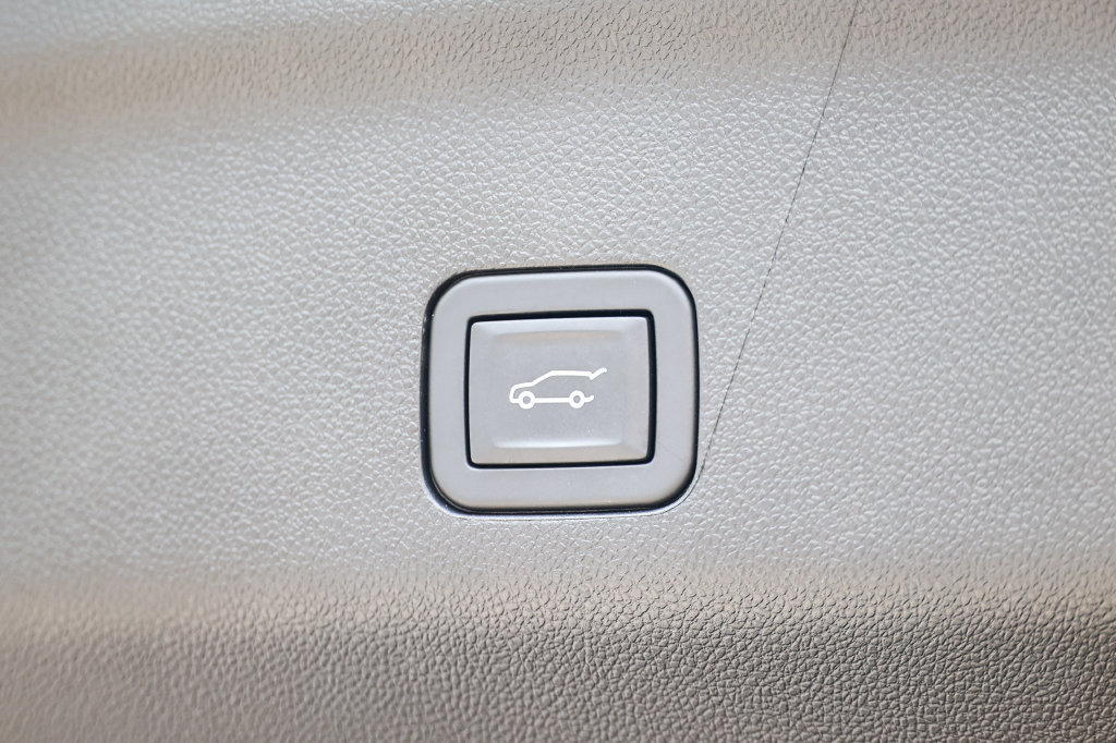 Used 2024 GMC Yukon SLT w/ SLT Luxury Package AWD/4WD image 47