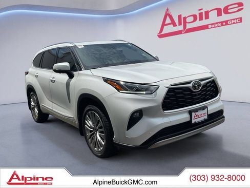 Used 2025 Toyota Highlander Platinum AWD/4WD image 7