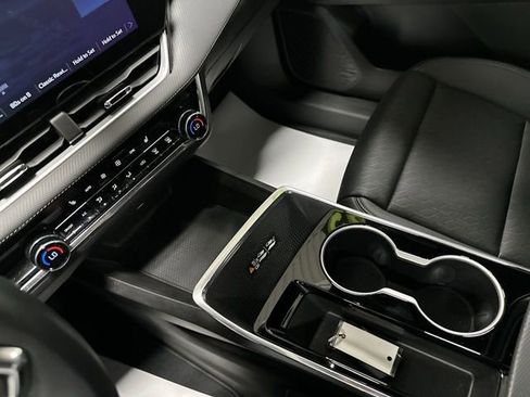 Used 2025 Chevrolet Equinox LT w/ Convenience Package II image 13