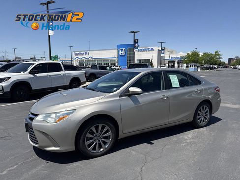 Used 2017 Toyota Camry XLE FWD image 1