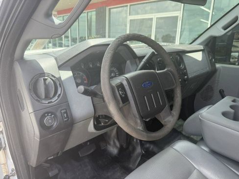 Used 2015 Ford F550 4x4 Regular Cab Super Duty image 22