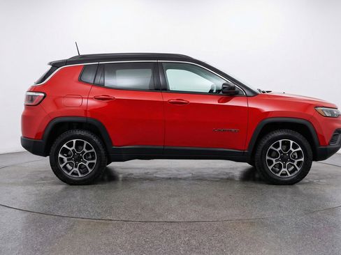 Used 2025 Jeep Compass Trailhawk image 11