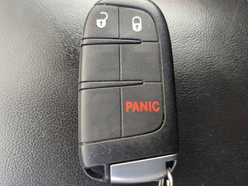 Used 2019 Jeep Grand Cherokee Laredo image 29