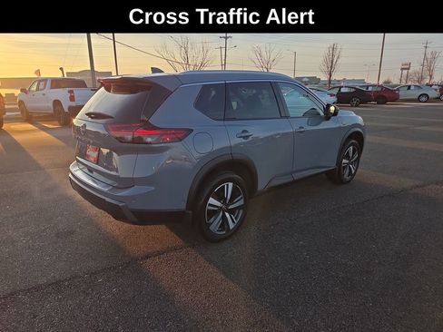 Used 2025 Nissan Rogue SL w/ SL Premium Package image 6