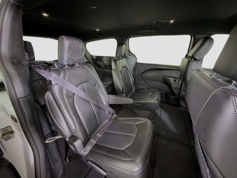 Used 2025 Chrysler Pacifica Select FWD image 28