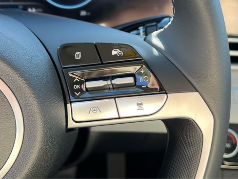 Certified 2026 Hyundai Elantra Limited FWD image 33