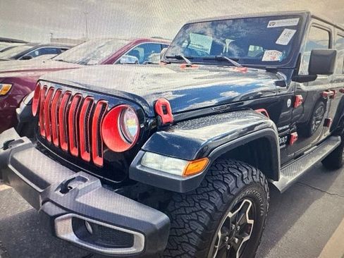 Used 2019 Jeep Wrangler Unlimited Sahara AWD/4WD image 4