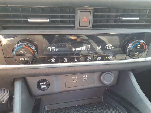 Used 2024 Nissan Rogue SV AWD/4WD image 17