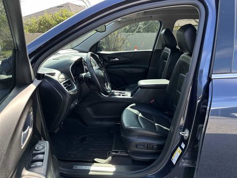 Used 2018 Chevrolet Equinox Premier image 2