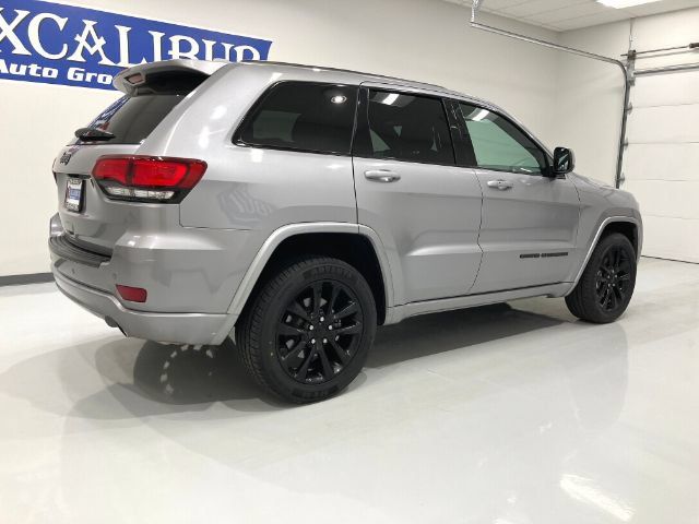 Used 2020 Jeep Grand Cherokee Altitude AWD/4WD image 17