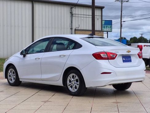 Used 2019 Chevrolet Cruze Sedan FWD image 4