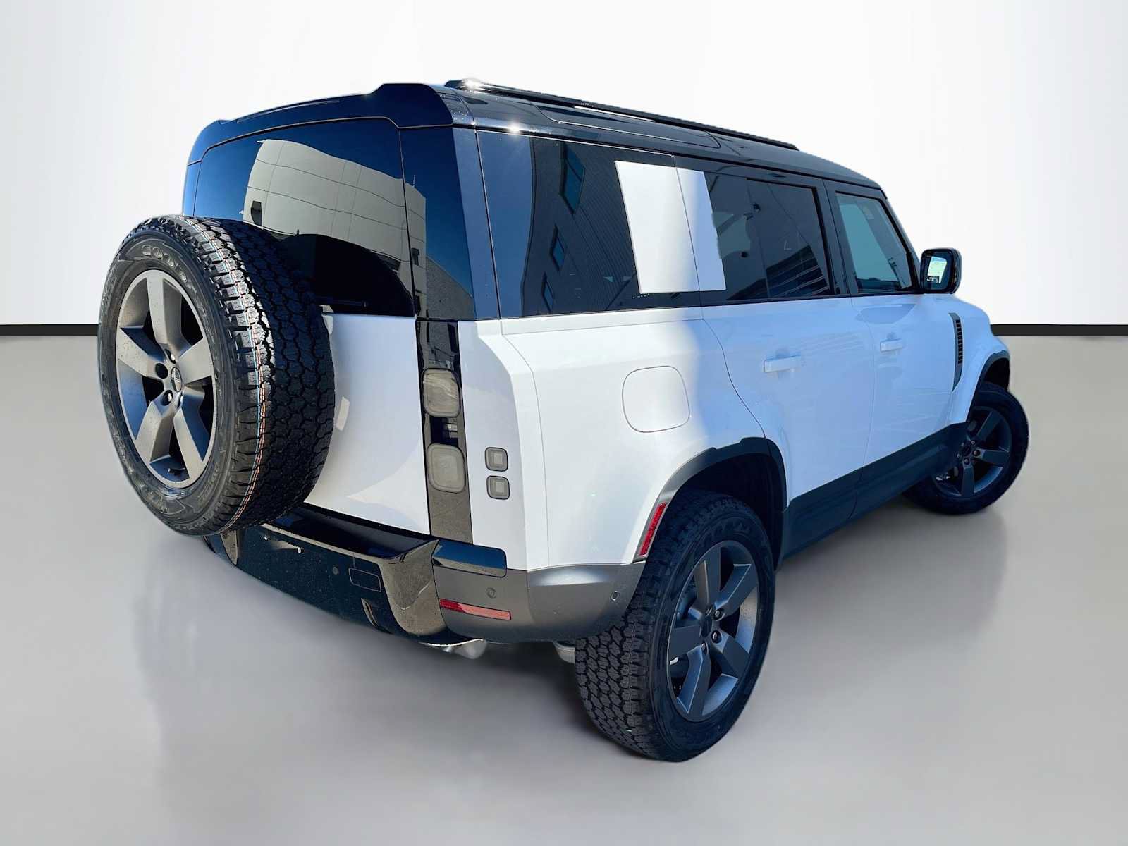 New 2026 Land Rover Defender 110 S AWD/4WD image 3