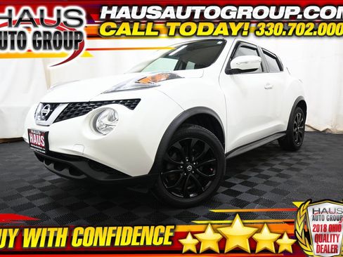Used 2017 Nissan Juke SV image 1