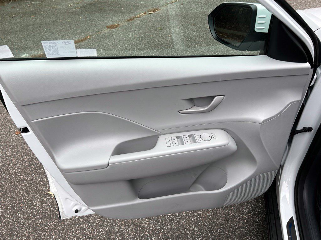 Used 2025 Hyundai Kona SEL FWD image 14