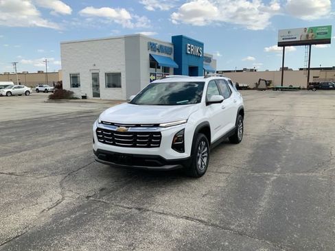 Used 2025 Chevrolet Equinox LT w/ Convenience Package II FWD image 2