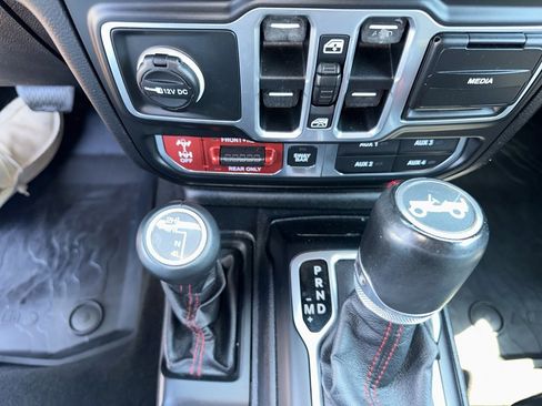 Used 2018 Jeep Wrangler Unlimited Rubicon image 14