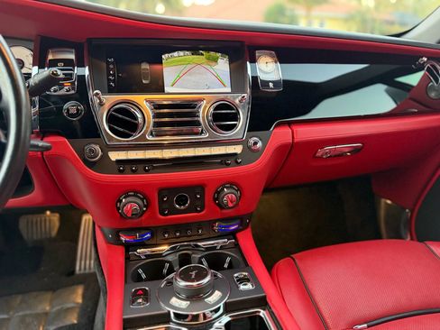 Used 2018 Rolls-Royce Dawn image 24