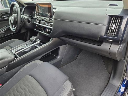 Used 2025 Nissan Pathfinder SV FWD image 21