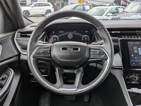 Used 2023 Jeep Grand Cherokee Altitude AWD/4WD image 14