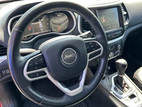 Used 2017 Jeep Cherokee Trailhawk w/ Comfort/Convenience Group AWD/4WD image 37