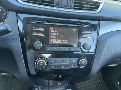 Used 2016 Nissan Rogue S FWD image 25