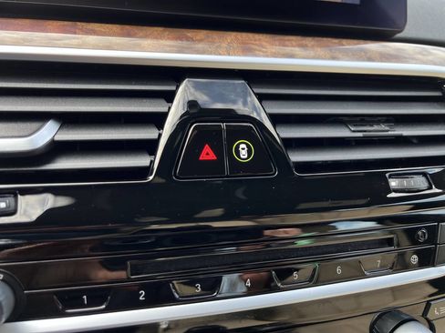 Used 2019 BMW 530i w/ Convenience Package image 39